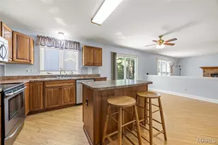 2701 Wellington Dr, Florissant, MO 63033 - Photo 21