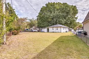 279 Elmdale Ct, Florissant, MO 63031 - Photo 13