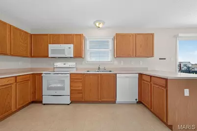 1059 Chesterfield Drive, Wentzville, MO 63385 - Photo 9