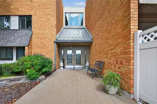 950 E Rue De La Banque, Creve Coeur, MO 63141 - Photo 25