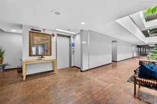 950 E Rue De La Banque, Creve Coeur, MO 63141 - Photo 35