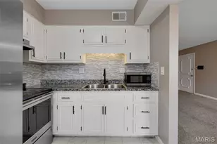 1678 Blue Ridge Dr, Saint Louis, MO 63125 - Photo 7