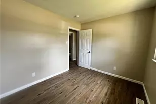 8435 Bridle Spur Dr, Hazelwood, MO 63042 - Photo 9