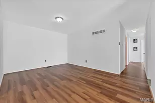 10328 Forest Brook Ln, Saint Louis, MO 63146 - Photo 7