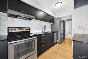 670 Coeur de Royale Dr, Creve Coeur, MO 63141 - Photo 3