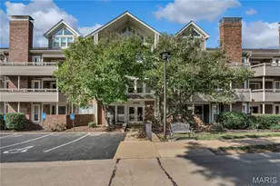 1033 Wilton Royal Dr, Creve Coeur, MO 63146 - Photo 3