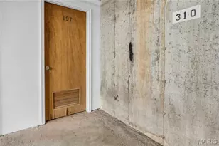 1033 Wilton Royal Dr, Creve Coeur, MO 63146 - Photo 43