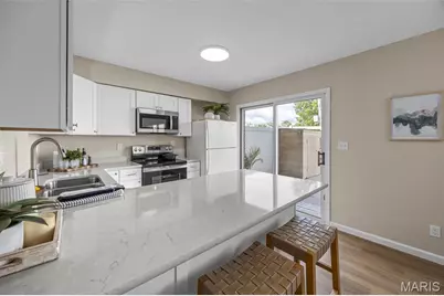 9197 Villaridge Court, Saint Louis, MO 63123 - Photo 11