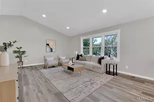 5226 Suntrail Dr, Saint Louis, MO 63033 - Photo 7
