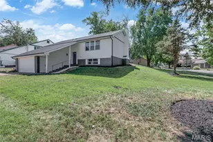 5226 Suntrail Dr, Saint Louis, MO 63033 - Photo 3