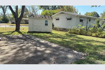 299 Dashwood Drive, Ferguson, MO 63135 - Photo 17