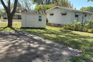 299 Dashwood Dr, Ferguson, MO 63135 - Photo 17