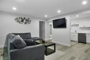 10401 Briarbend Dr, Saint Louis, MO 63146 - Photo 3