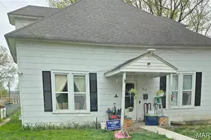 512 N 3rd St, Elsberry, MO 63343 - Photo 1