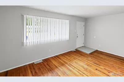 10 Garnier Court, Florissant, MO 63031 - Photo 9