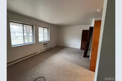 7641 Hazelcrest Drive, Hazelwood, MO 63042 - Photo 9