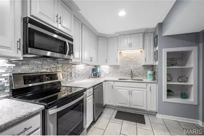 5569 Baronridge Drive #10, Saint Louis, MO 63129 - Photo 3