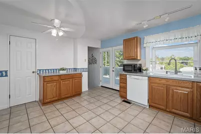 25 Francisca Drive, Florissant, MO 63031 - Photo 7