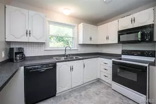 13579 Coliseum Dr, Chesterfield, MO 63017 - Photo 11