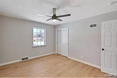 6902 Ira Avenue, Saint Louis, MO 63121 - Photo 17