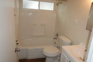 8401 St Olaf Dr, Saint Louis, MO 63134 - Photo 5