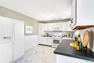 11774 El Somo Ct, Florissant, MO 63033 - Photo 9