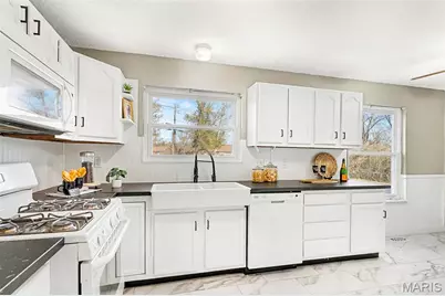 11774 El Somo Court, Florissant, MO 63033 - Photo 7