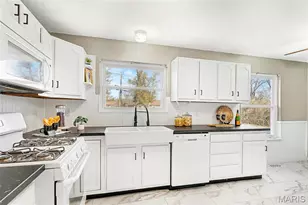 11774 El Somo Ct, Florissant, MO 63033 - Photo 7