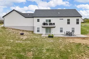 4 Ashley Ln, Hawk Point, MO 63349 - Photo 41