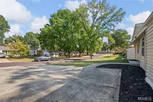 6870 Foxcroft Dr, Saint Louis, MO 63123 - Photo 33