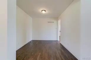 2025 Maryland Oaks Cir, Maryland Heights, MO 63146 - Photo 9