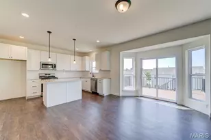 2025 Maryland Oaks Cir, Maryland Heights, MO 63146 - Photo 17
