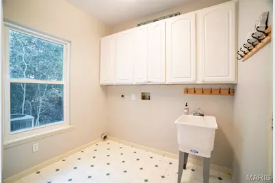 570 Castle Ridge Drive, Ballwin, MO 63021 - Photo 9