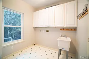 570 Castle Ridge Dr, Ballwin, MO 63021 - Photo 9