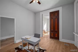 1725 Oregon Pl, Saint Louis, MO 63104 - Photo 11