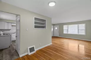 1006 Highmont Dr, Ferguson, MO 63135 - Photo 9