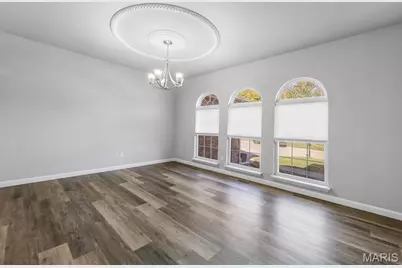 919 Locksley Manor Drive, Lake Saint Louis, MO 63367 - Photo 7