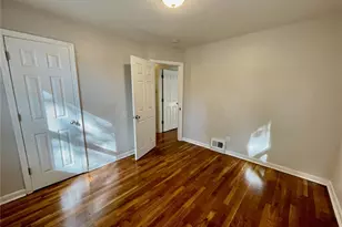 10121 Baron Dr, Riverview, MO 63136 - Photo 7