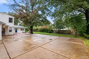 9015 Greenridge Dr, Richmond Heights, MO 63117 - Photo 29