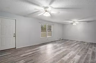 6787 Lesli Mari Ct, Florissant, MO 63033 - Photo 3