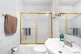 9910 Parkway Dr, Saint Louis, MO 63137 - Photo 11