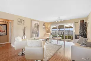 9910 Parkway Dr, Saint Louis, MO 63137 - Photo 3