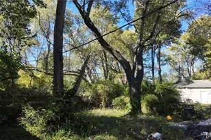 10113 Count Dr, Riverview, MO 63136 - Photo 9