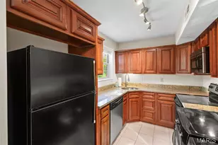 9208 Eager Rd, Saint Louis, MO 63144 - Photo 9