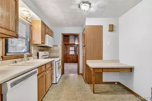 6919 Greenholly Dr, Affton, MO 63123 - Photo 9