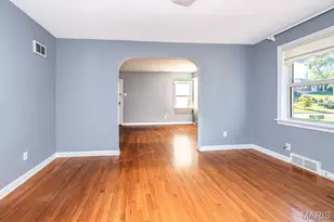 2745 Granda Dr, Saint Louis, MO 63125 - Photo 9