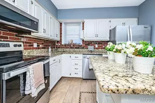 2745 Granda Dr, Saint Louis, MO 63125 - Photo 15