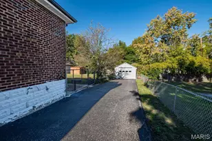 2745 Granda Dr, Saint Louis, MO 63125 - Photo 3