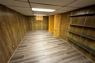 9833 Gloucester Dr, Saint Louis, MO 63137 - Photo 15