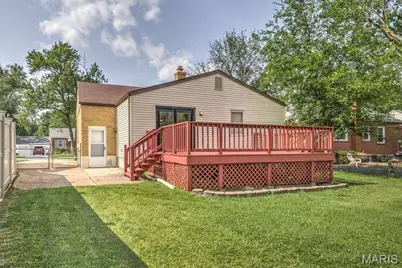 4 Duchesne Drive, Florissant, MO 63031 - Photo 15